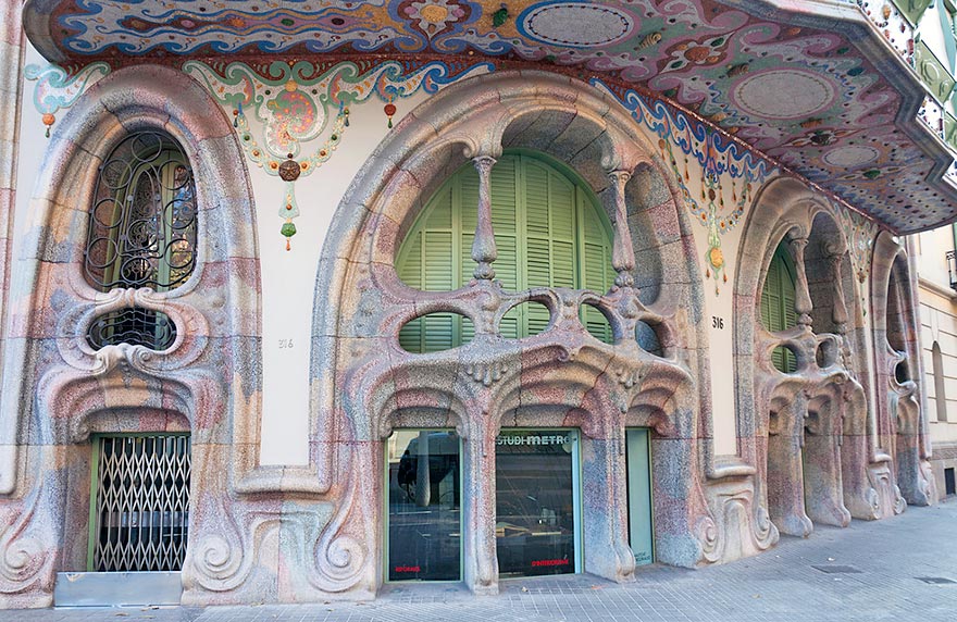 Casa Comalat - Catalan Art Nouveau in Barcelona