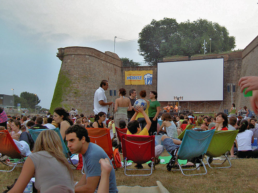 What to do in Barcelona at night open air cinema